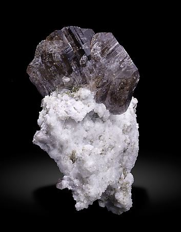 Axinite-(Fe) with Albite.