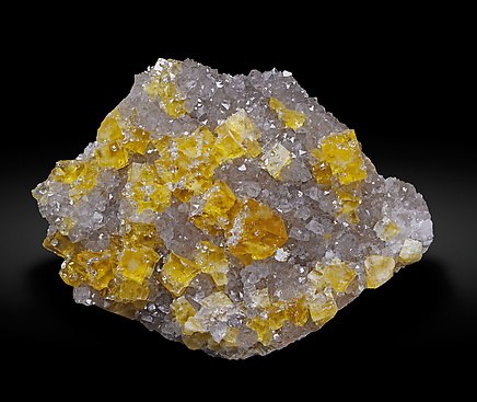 Fluorite on Quartz. Front / Photo: Joaquim Calln