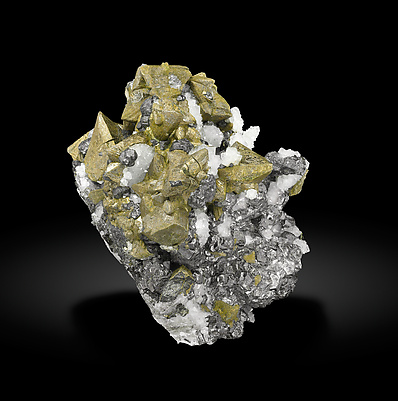 Chalcopyrite with Tetrahedrite, Galena and Quartz. Front / Photo: Joaquim Calln