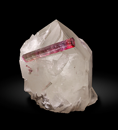 Elbaite (variety rubellite) with Quartz and Albite. Front / Photo: Joaquim Calln