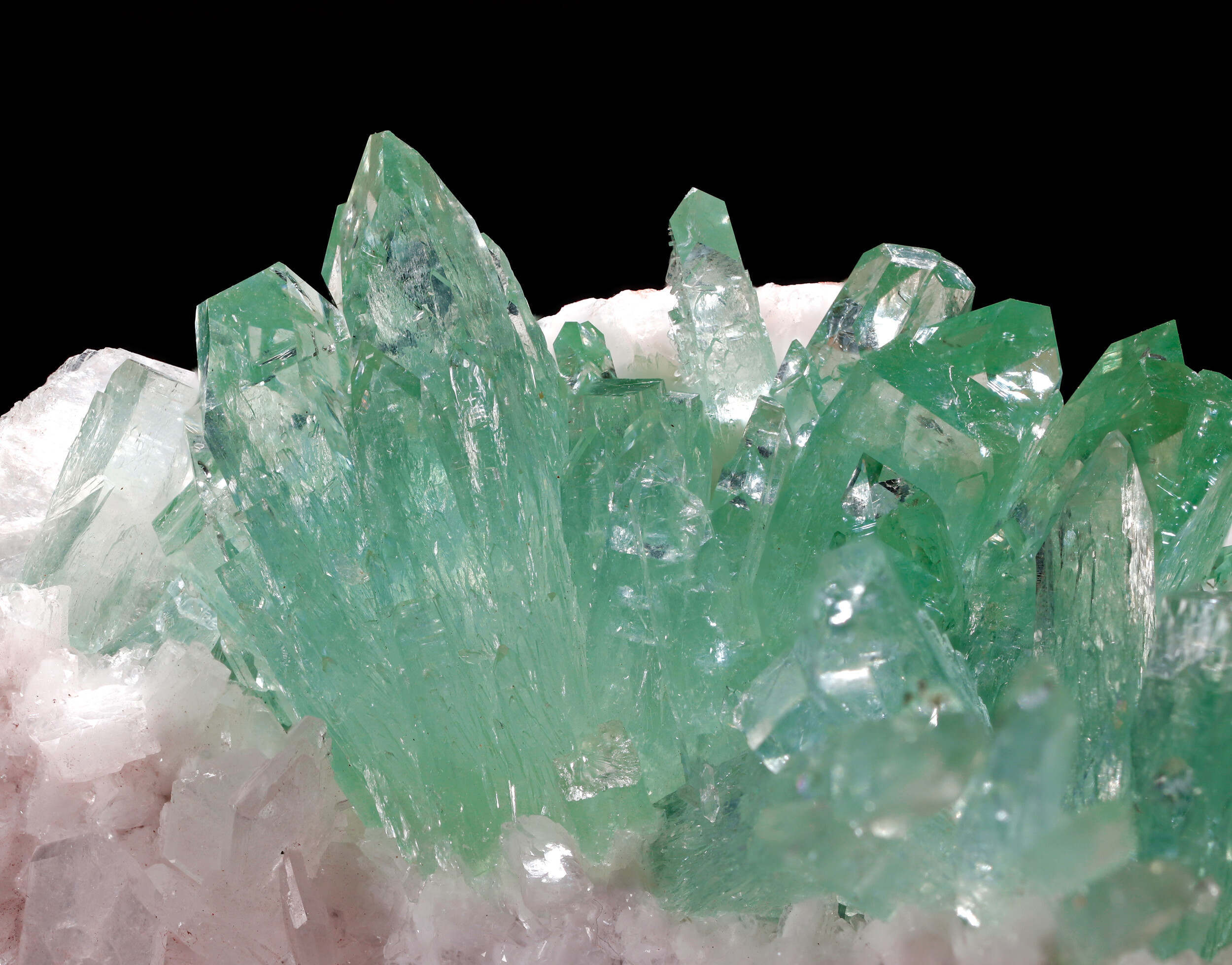 specimens/s_imagesCD2/Fluorapophyllite-MPQ91CD2_0611_d.jpg