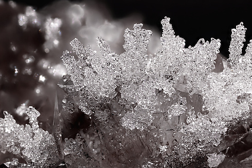 Quartz on Goethite with Quartz. Detail / Photo: Joaquim Calln