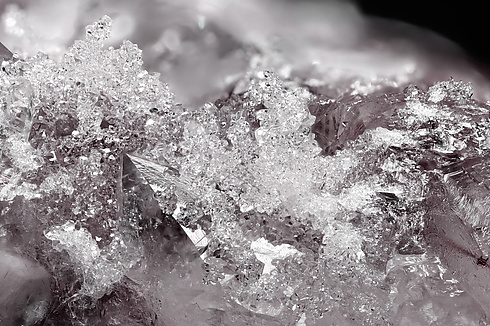 Quartz on Goethite with Quartz. Detail / Photo: Joaquim Calln