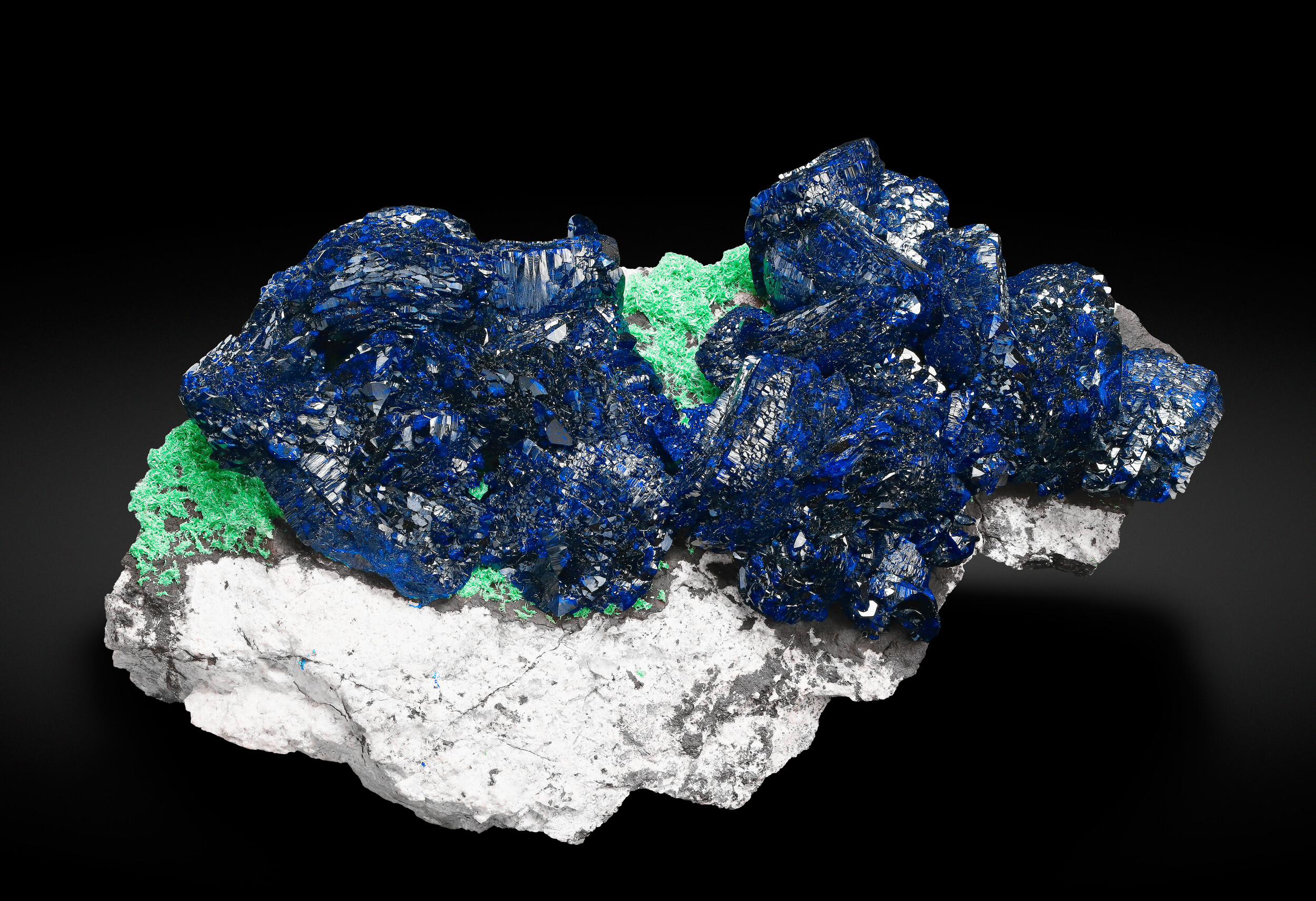 specimens/s_imagesCD4/Azurite-TAX50CD4_0025f.jpg