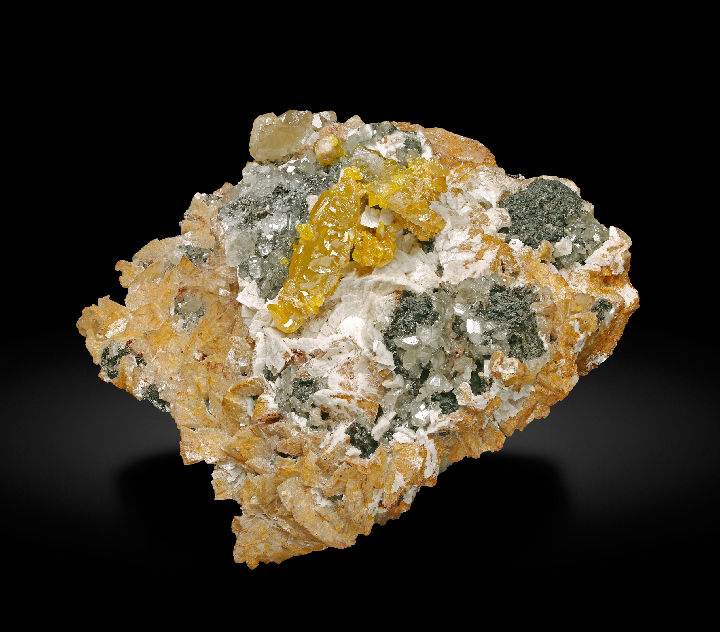 specimens/s_imagesCD4/Cerussite-MRF28CD4_0508f.jpg