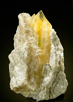 Baryte with Realgar inclusions and Calcite. 